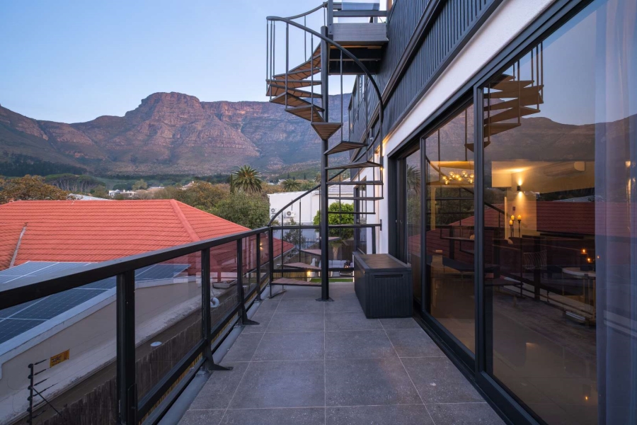 7 Bedroom Property for Sale in Oranjezicht Western Cape